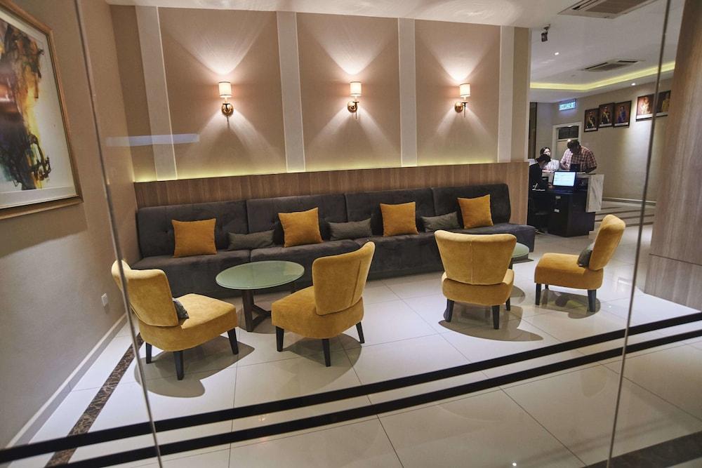 Corsica Hotel Kulai Exterior photo
