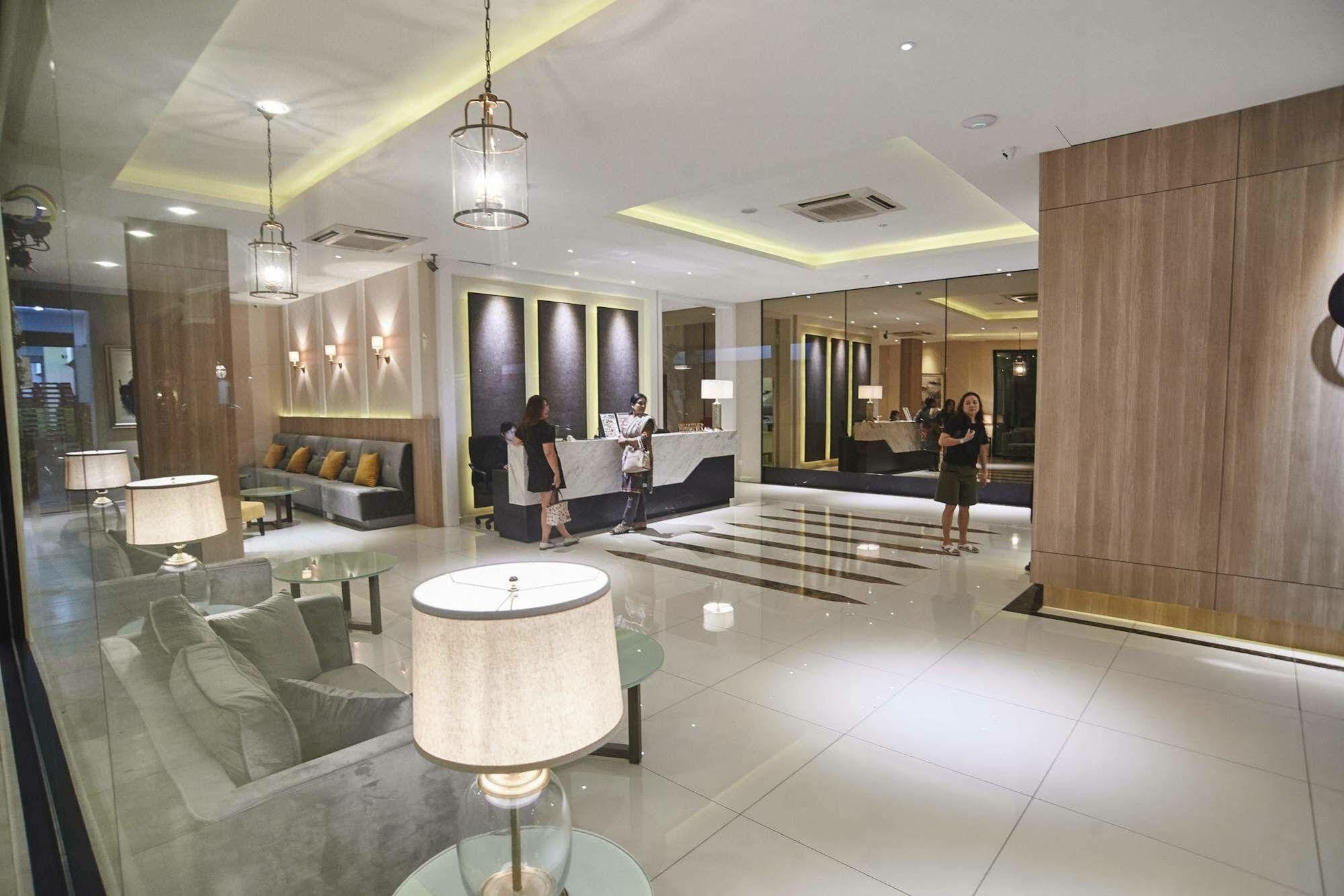 Corsica Hotel Kulai Exterior photo